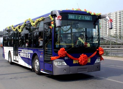 (1)公共汽车,城市客车,即巴士或大巴,是客车类中大,中型客车的典型